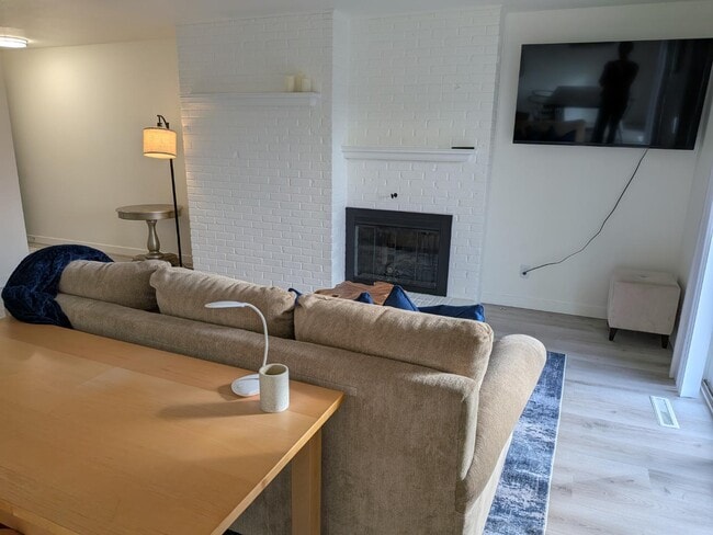 Photo - 425 Manhattan Dr