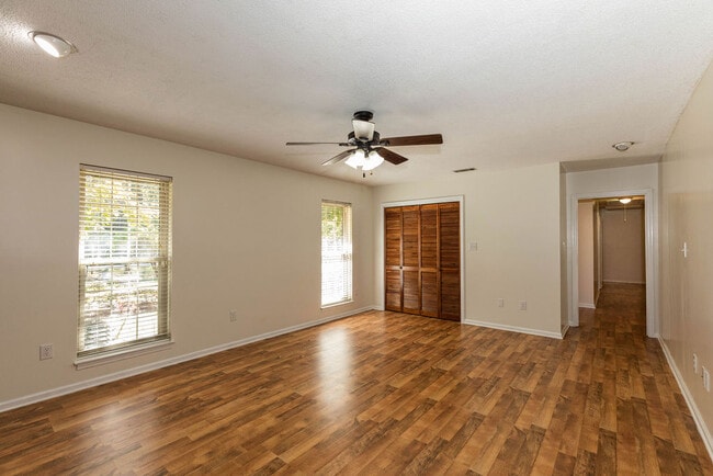 Photo - 404 E First St