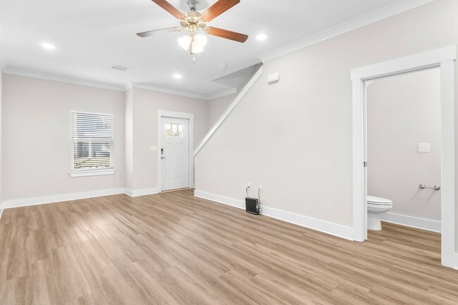 Photo - 122 Date Palm Ln