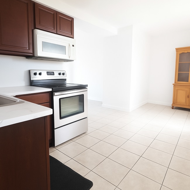 Building Photo - 23 Freshwater Rd Unit 1