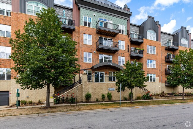 Entrance - Highland Pointe