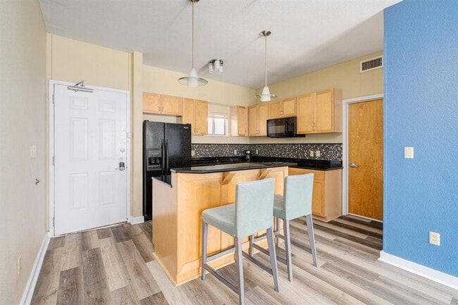 Photo - 711 W 26th St Unit 706