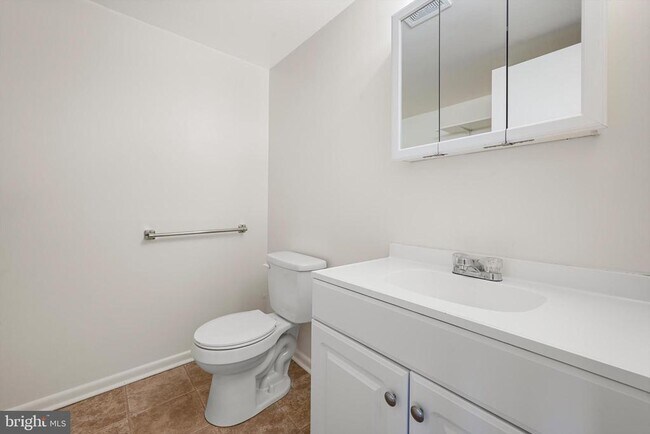 Photo - 105 Cameron St