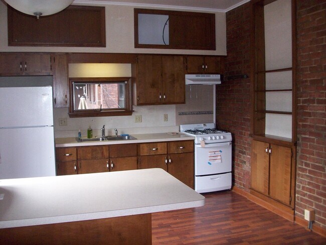 Kitchen - 473 Virginia St Unidad Rear