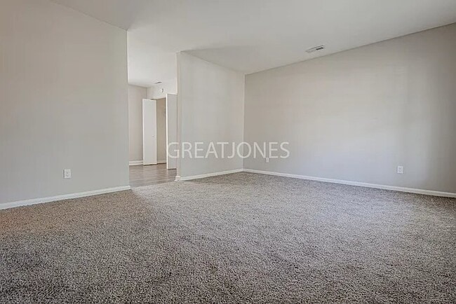 Photo - 4 N Kings Dr