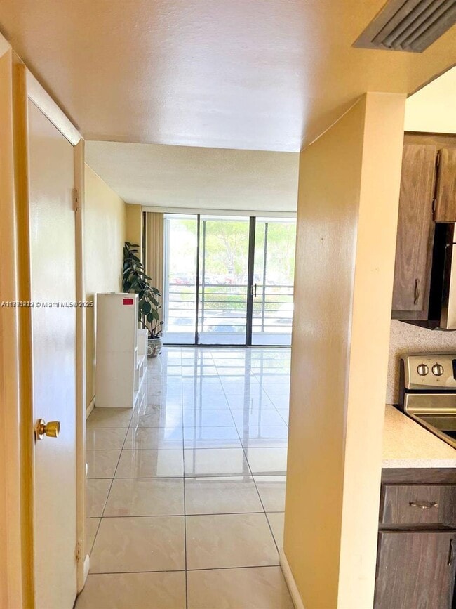 Photo - 20400 W Country Club Dr Unit 217