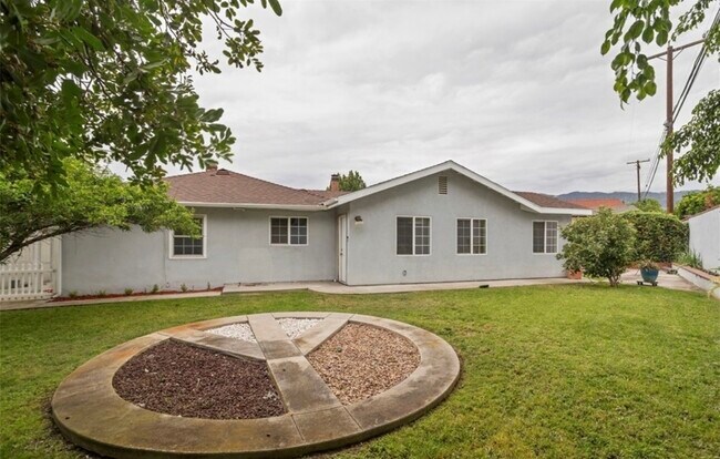 Photo - 204 W Linfield St
