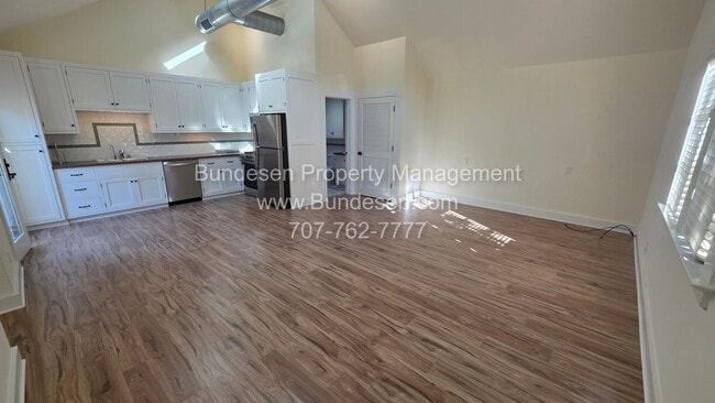 Photo - 342 Church St