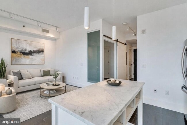 Photo - 1011 M St NW Unidad 606