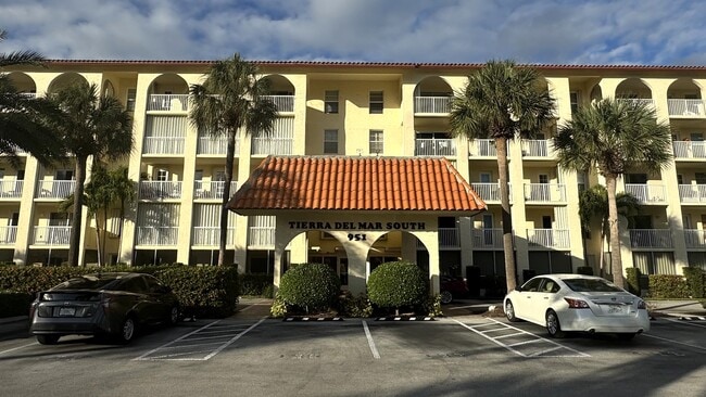 Building Photo - 951 De Soto Rd Unit 326