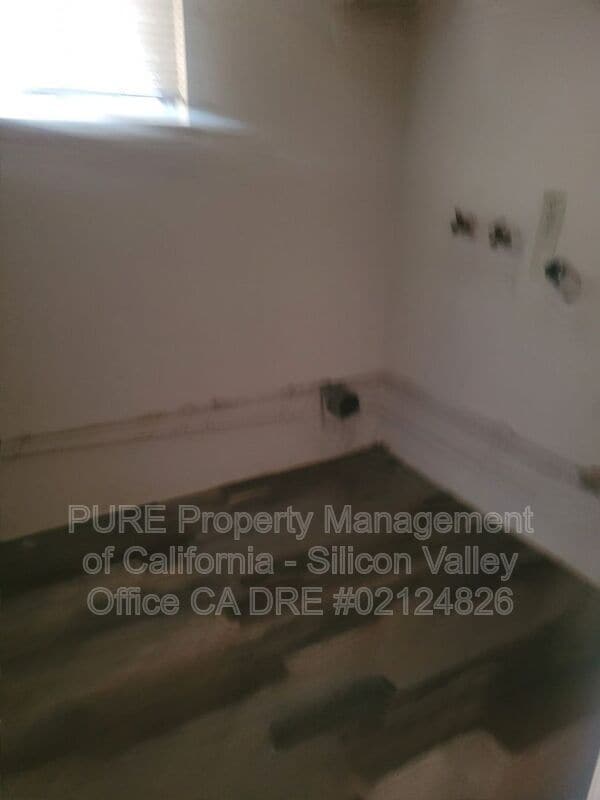 Photo - 2473 Kennedy Ave