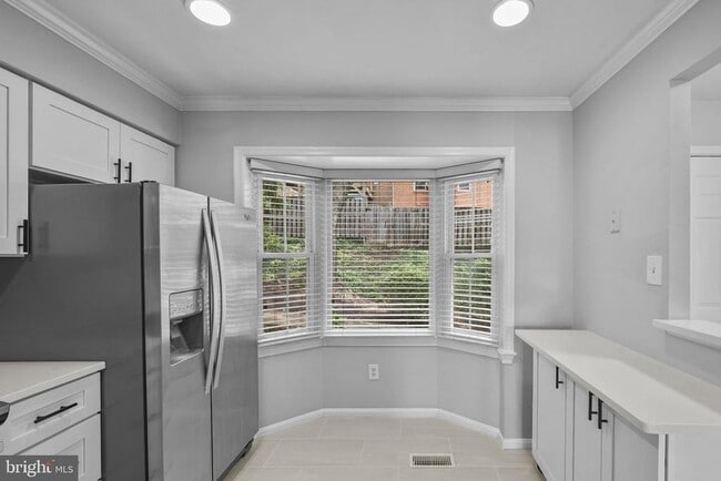 Photo - 2035 S Glebe Rd
