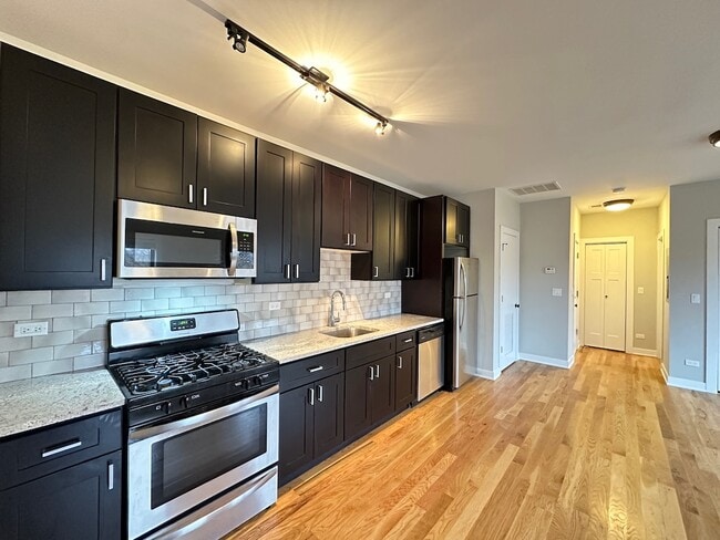 Photo - 2208 W Eastwood Ave Unit ES3