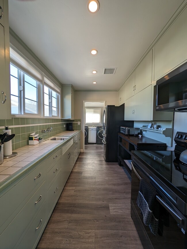 Photo - 411 Birch St