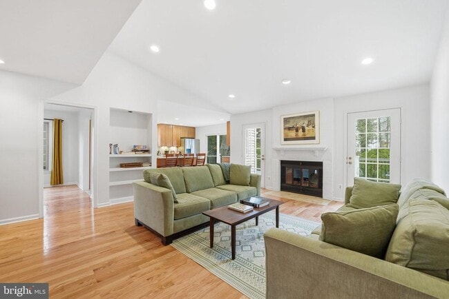 Photo - 9420 Lakeside Dr