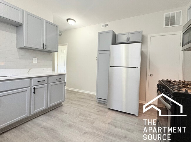Building Photo - 4852 W Diversey Ave Unit 1F Rental