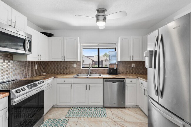 Photo - 1647 Cabot Ln Unit 8