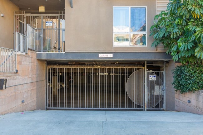 Photo - 10918 Morrison St