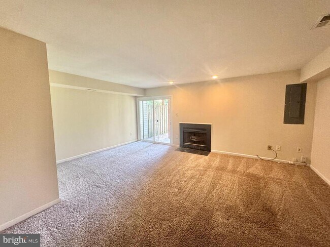 704 Stafford Glen Ct