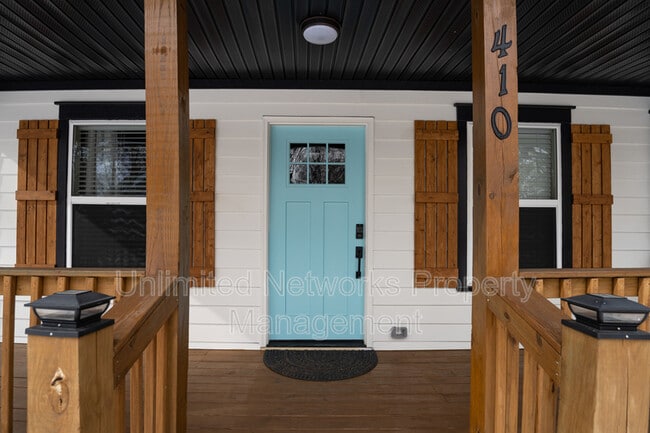Photo - 410 St Johns Ave SW