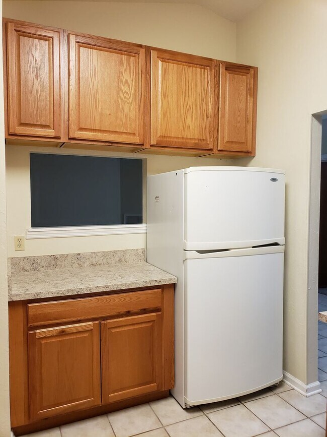 Photo - 2 Bedroom for rent January 2026 in NE Tall...