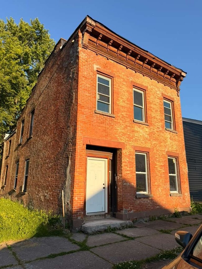 Building Photo - 722 2nd Ave