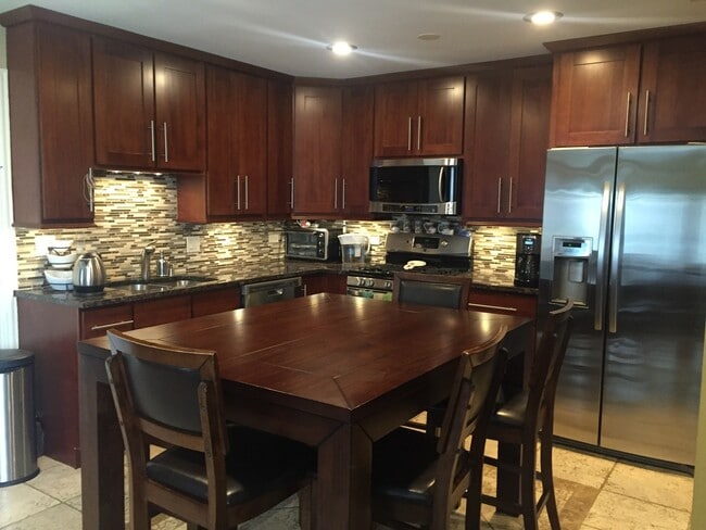 Photo - 1581 Quaker Ln