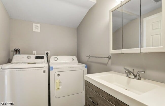 Photo - 56 Hance St