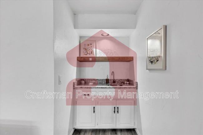 Photo - 4045 Thunderbird Dr