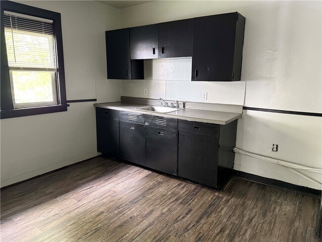 Photo - 865-869-869 Clifford Ave