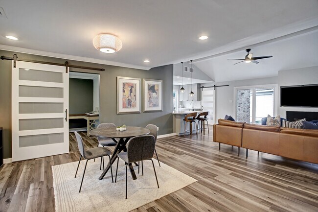 Photo - 9326 Meadowcroft Dr