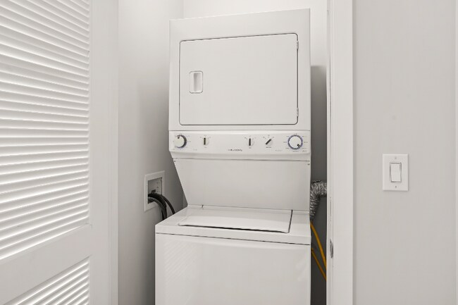 Photo - 717 W Adams St