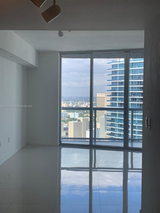 Photo - 465 Brickell Ave Unidad 4704 Rental