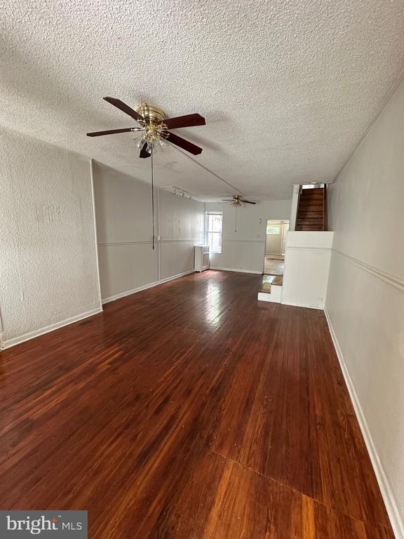 Photo - 135 W Courtland St