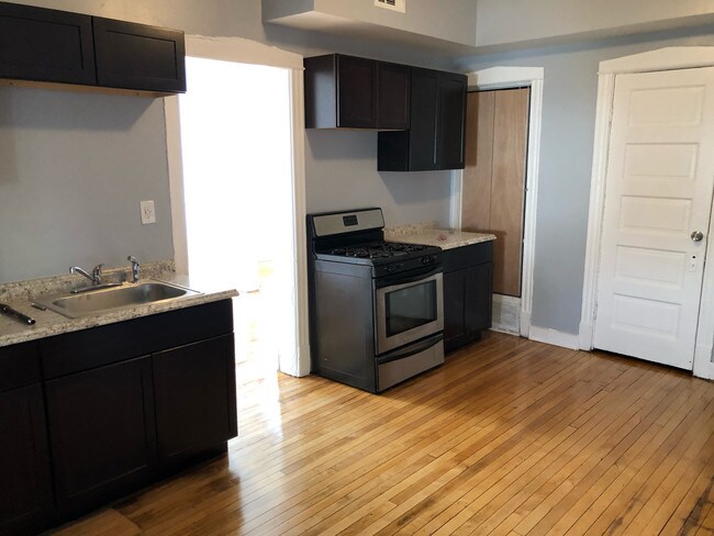 Photo - 1714 W 46th St