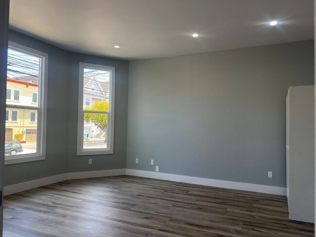 Photo - 659-661  2nd Ave. Unit 661