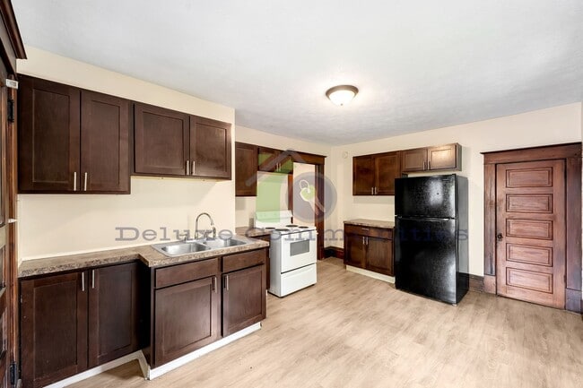 749 Jackson St NW