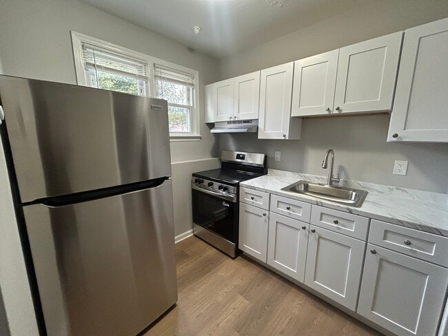 Photo - 693 Washington St