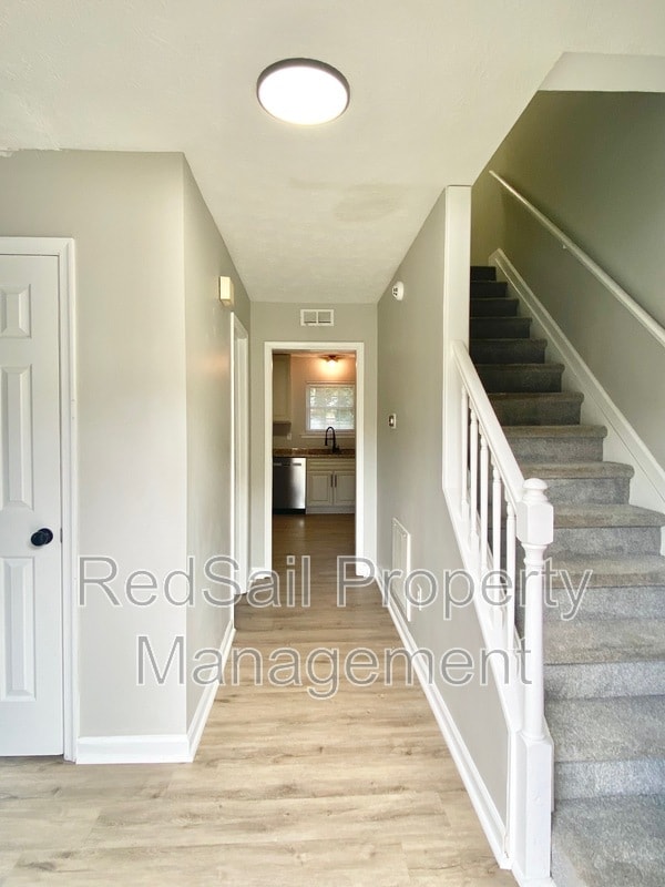 Photo - 709 Chatsworth Dr