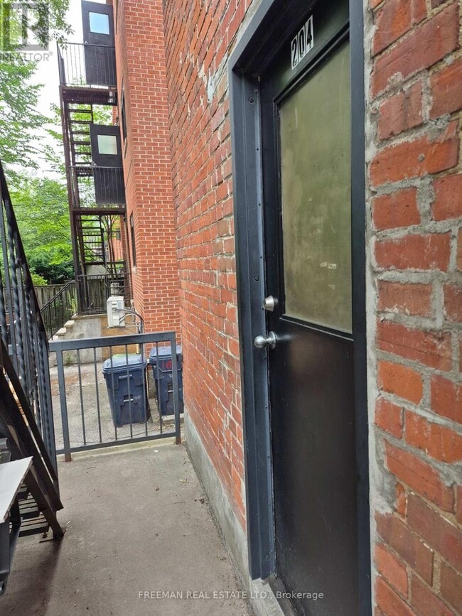 158 Dowling Ave Unit 204