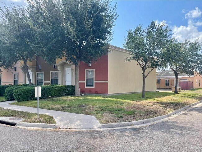 3152 Regal Dr