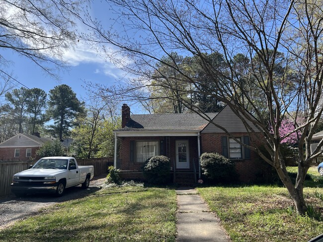 Photo - 905 Demerius St