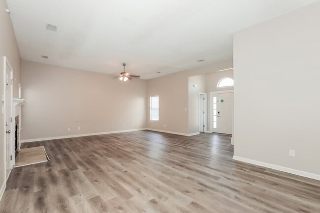 Photo - 7078 Shore Rd