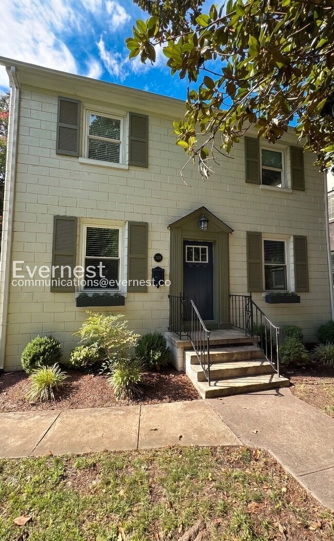 Building Photo - 4 Bed, 3 Bath Home with Fenced Yard / Pet-Friendly / Available Now!