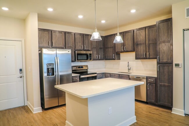 Phase II Kitchen - Stanford Pointe Rental