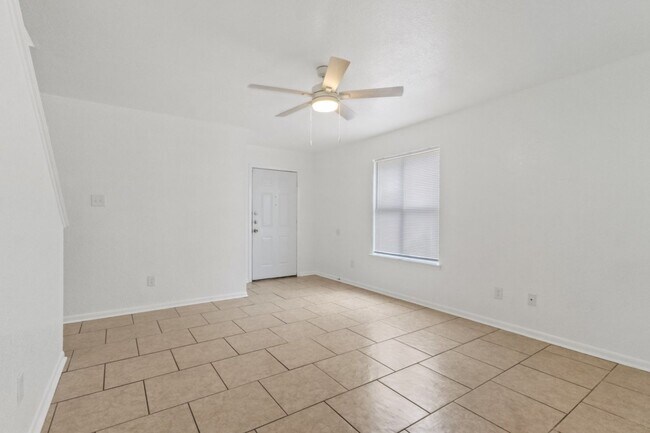2410 Royal Crest Cir