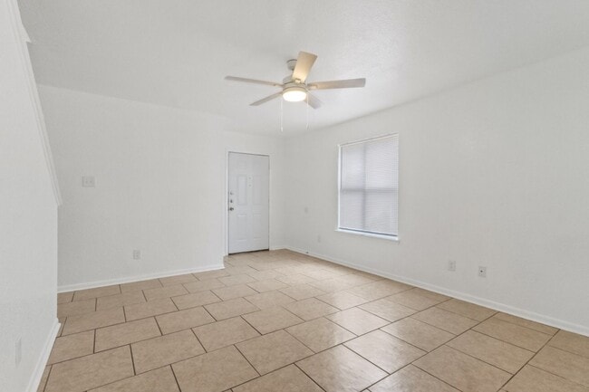 Photo - 2410 Royal Crest Cir