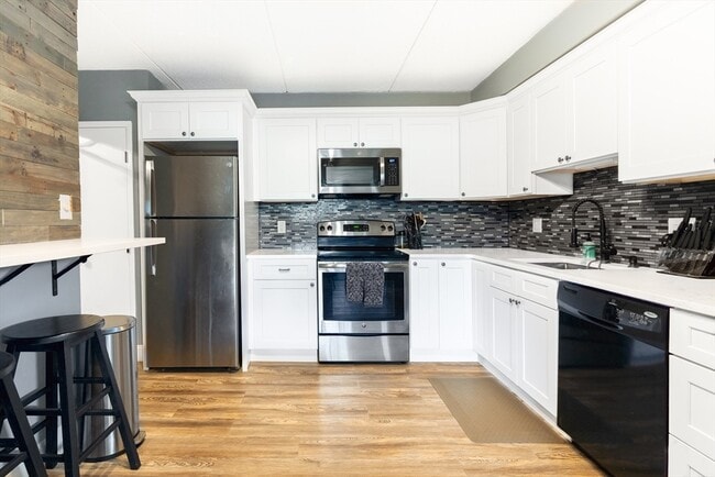 Building Photo - 80 N Warren St Unit 3 Rental