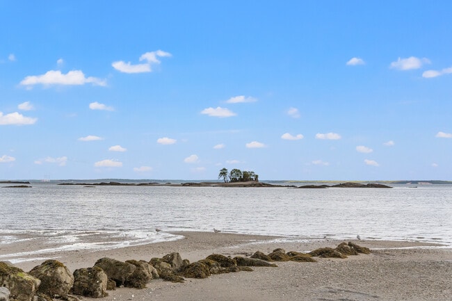 Photo - 80 Soundview Dr