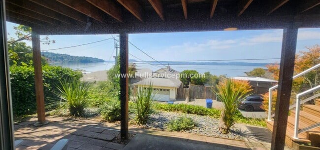 Building Photo - Quiet and charming 1 bedroom 1 bath DS apartment in Redondo Beach house